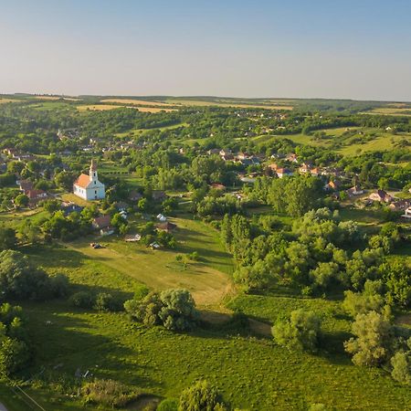 Szellos Ret Camping Balvanyos Exterior photo